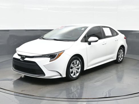 Used 2024 Toyota Corolla LE FWD image 2