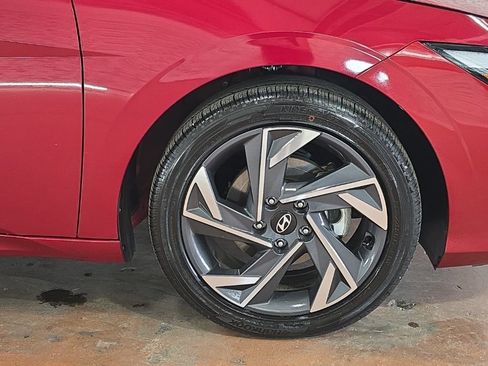 Certified 2025 Hyundai Elantra SEL image 8
