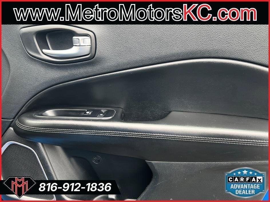 Used 2019 Jeep Compass Latitude FWD image 36