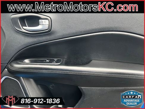 Used 2019 Jeep Compass Latitude FWD image 36