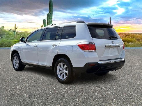 Used 2012 Toyota Highlander FWD image 5