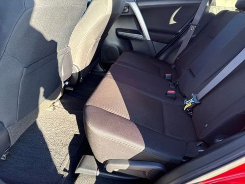 Used 2016 Toyota RAV4 LE image 17
