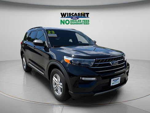 Used 2023 Ford Explorer XLT w/ Equipment Group 202A AWD/4WD image 25