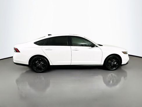 Certified 2025 Honda Accord SE image 4