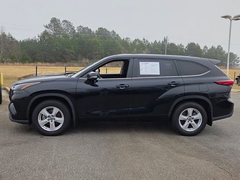 Used 2023 Toyota Highlander L image 4
