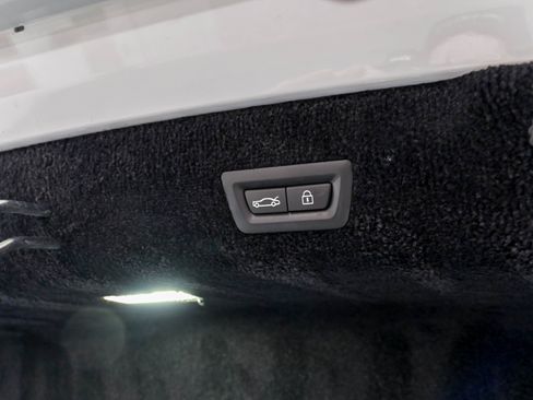 Used 2022 Rolls-Royce Phantom Sedan w/ The Phantom Package RWD image 65