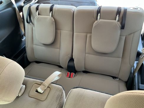 Used 2023 Ford Explorer XLT AWD/4WD image 19