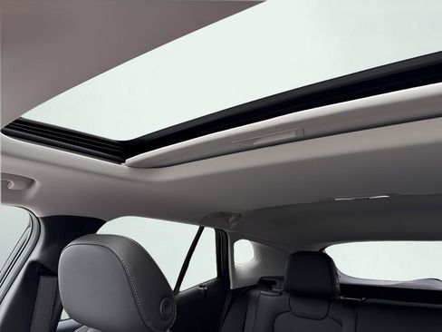 New 2026 Chevrolet Trax LT w/ Sunroof Package FWD image 28