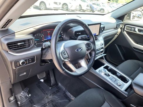 Used 2023 Ford Explorer XLT AWD/4WD image 11