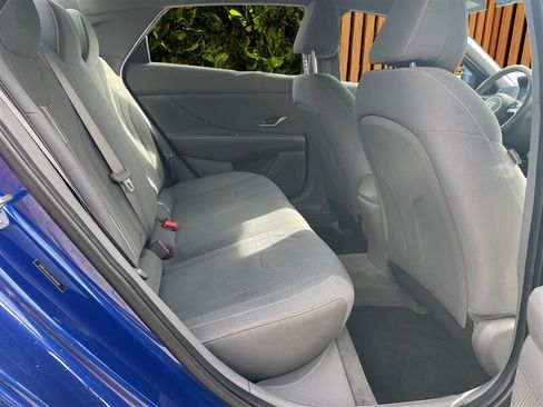 Used 2023 Hyundai Elantra SEL w/ Convenience Package FWD image 13