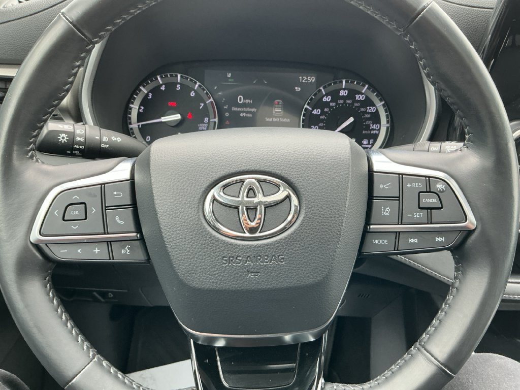 Used 2021 Toyota Highlander XLE AWD/4WD image 19