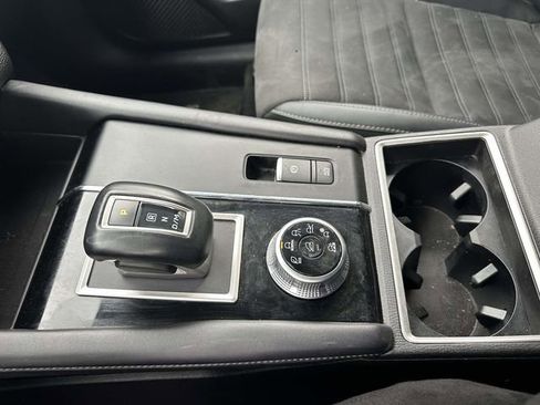 Used 2024 Mitsubishi Outlander AWD image 27