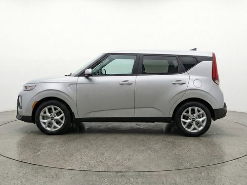Used 2025 Kia Soul LX w/ LX Technology Package FWD image 5