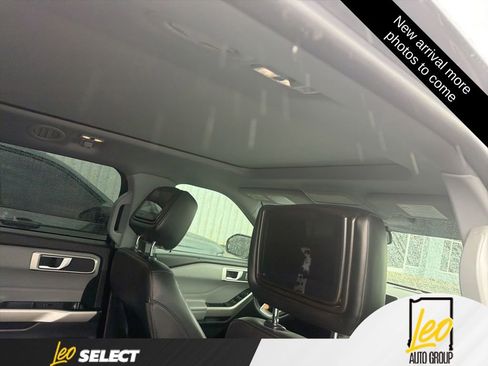 Used 2022 Ford Explorer XLT w/ Equipment Group 202A AWD/4WD image 11
