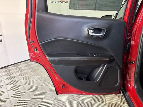 Used 2019 Jeep Compass Latitude image 19