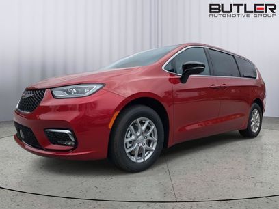 New 2026 Chrysler Pacifica Select