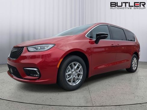 New 2026 Chrysler Pacifica Select FWD image 1