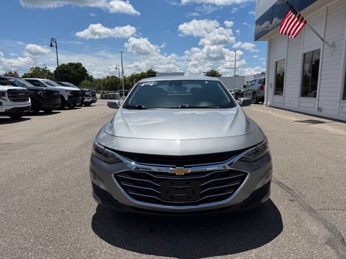 Used 2024 Chevrolet Malibu LT FWD image 2
