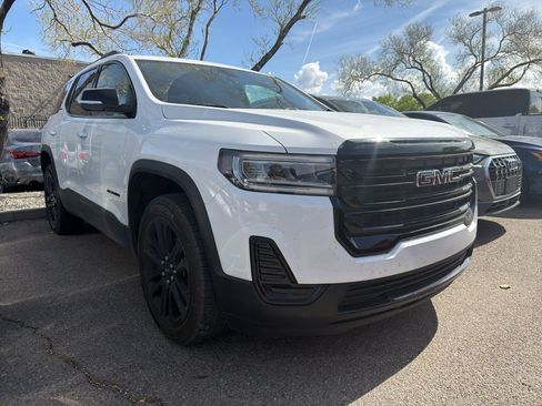Used 2023 GMC Acadia SLE w/ Driver Convenience Package FWD image 4