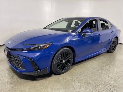 Used 2025 Toyota Camry SE FWD image 7