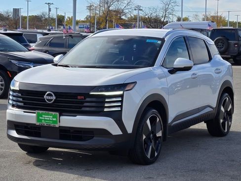 Used 2025 Nissan Kicks SR image 3