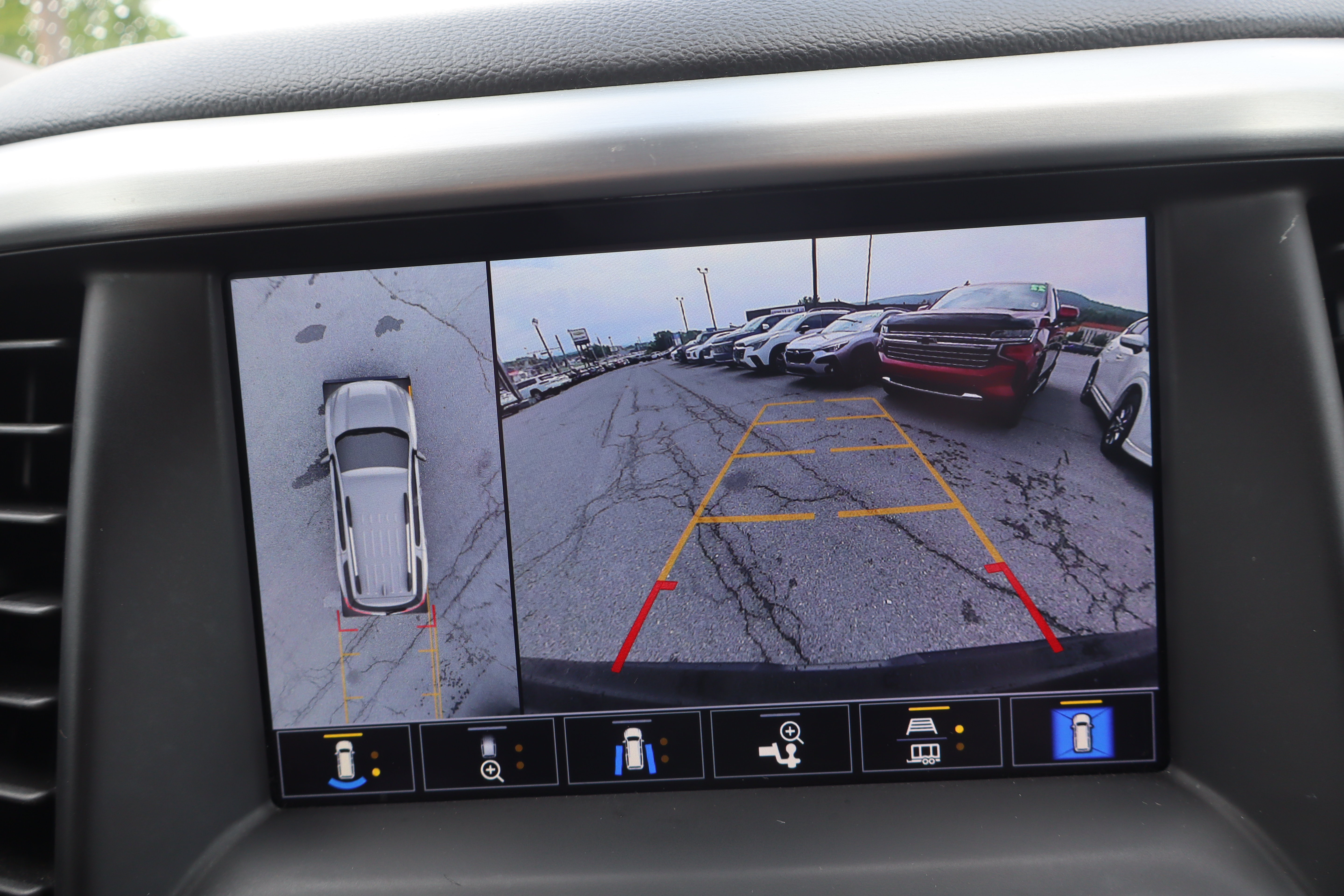 Used 2023 GMC Acadia SLT w/ Technology Package AWD/4WD image 22
