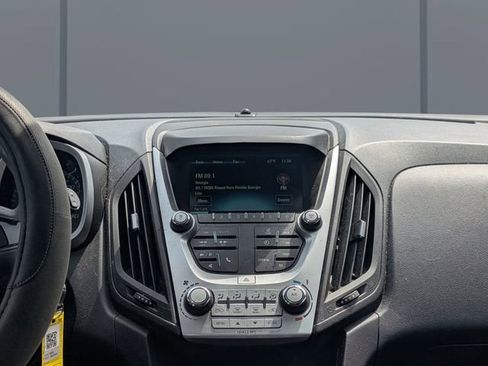 Used 2017 Chevrolet Equinox LS image 18