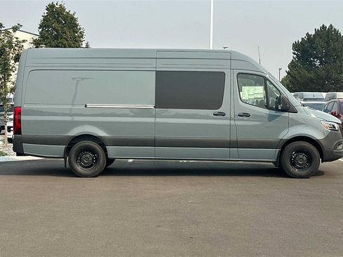 Used 2024 Mercedes-Benz Sprinter 2500 image 6