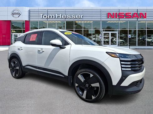 Certified 2025 Nissan Kicks SR w/ SR Premium Package AWD/4WD image 1