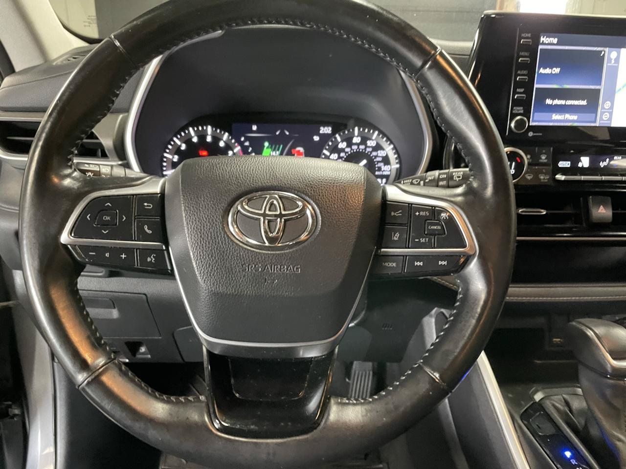 Used 2021 Toyota Highlander XLE AWD/4WD image 23