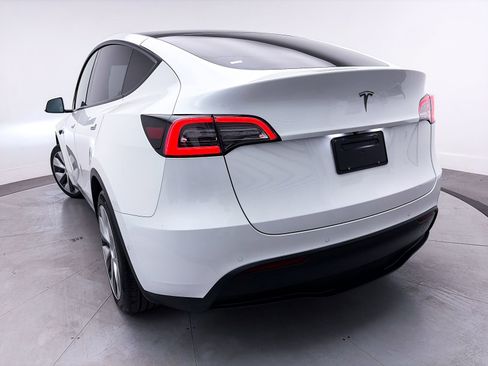 Used 2021 Tesla Model Y 2WD image 8