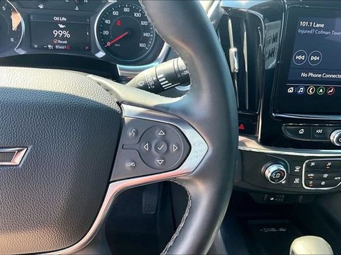 Used 2023 Chevrolet Traverse RS FWD image 17