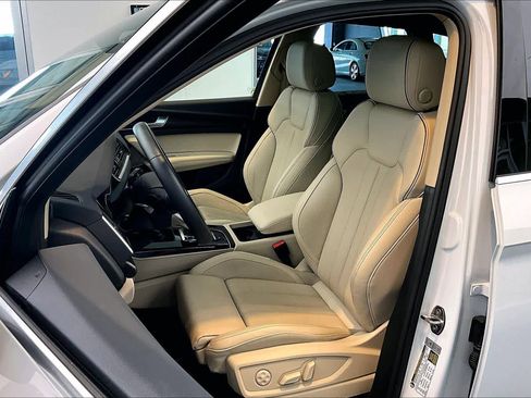 Certified 2025 Audi Q5 2.0T Premium Plus w/ Premium Plus Package image 7