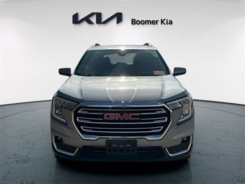 Used 2024 GMC Terrain SLT image 2
