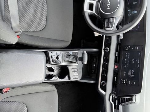 Used 2025 Kia Sportage LX image 12