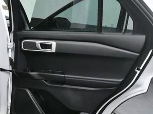 Used 2021 Ford Explorer 4WD image 11