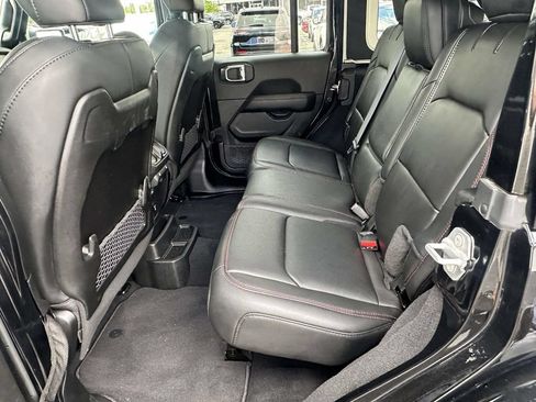 Used 2025 Jeep Wrangler Unlimited Rubicon AWD/4WD image 11