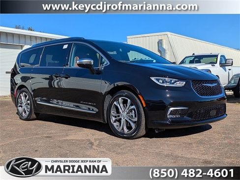 New 2026 Chrysler Pacifica Pinnacle image 1