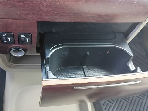 Used 2012 Toyota Sienna XLE FWD image 32