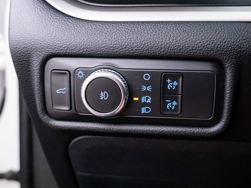 Used 2020 Ford Explorer XLT w/ Equipment Group 202A AWD/4WD image 18