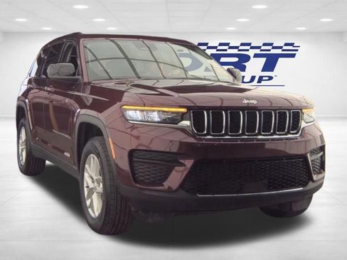 Used 2024 Jeep Grand Cherokee Laredo X AWD/4WD image 4