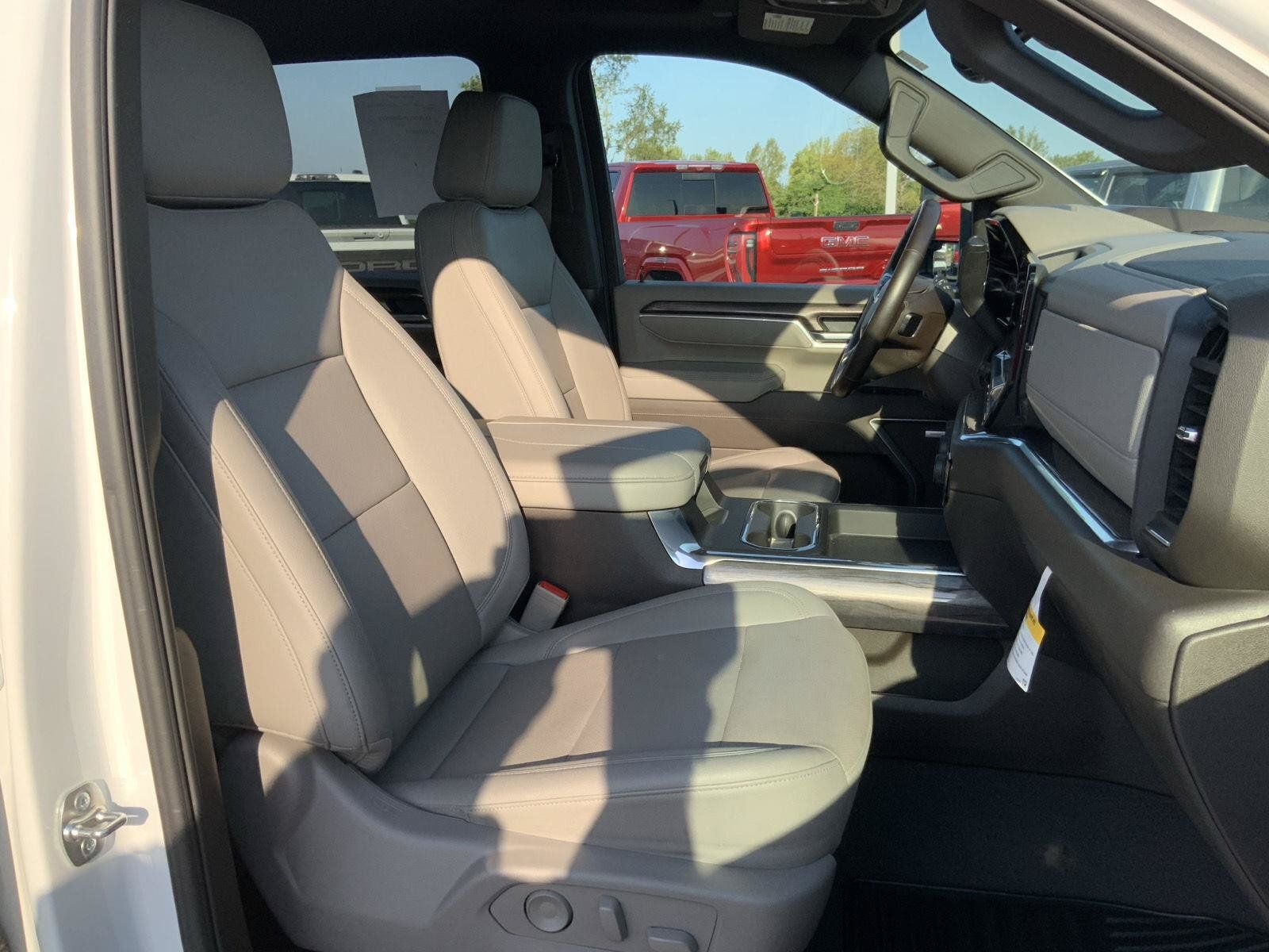 Used 2025 Chevrolet Silverado 3500 LTZ w/ LTZ Plus Package AWD/4WD image 59