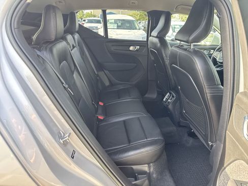 Used 2023 Volvo XC40 B4 Core w/ Convenience Package FWD image 27