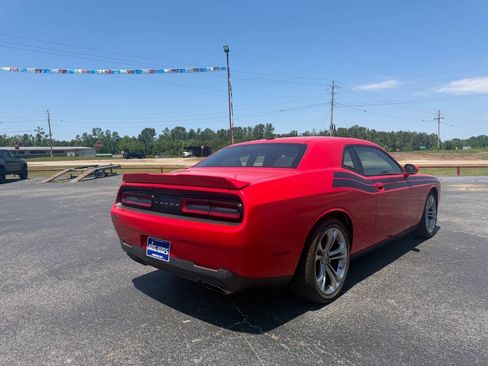 Used 2022 Dodge Challenger R/T RWD image 3