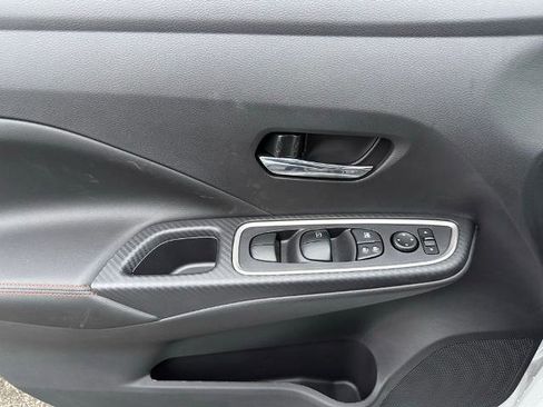 New 2025 Nissan Versa SR w/ Trunk Package image 19