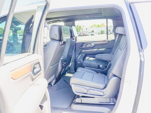 New 2026 GMC Yukon XL Denali w/ Denali Reserve Package AWD/4WD image 9