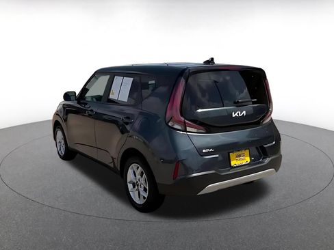 Used 2025 Kia Soul LX w/ LX Technology Package FWD image 11