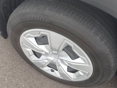 Used 2024 Subaru Forester AWD/4WD image 3