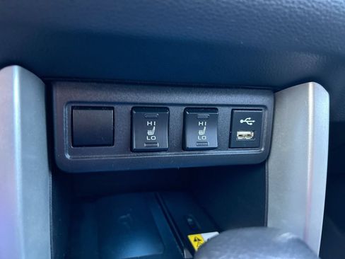 Used 2022 Toyota Corolla Cross XLE FWD image 34