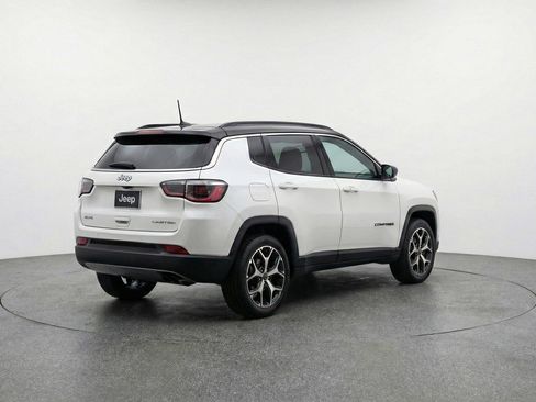 Used 2025 Jeep Compass Limited image 7